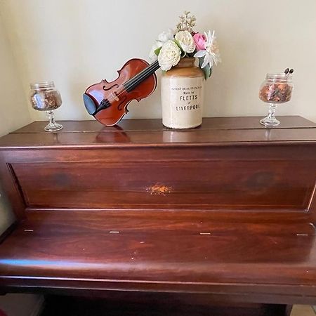 Room In Family Home Near Penny Lane Liverpool Luaran gambar