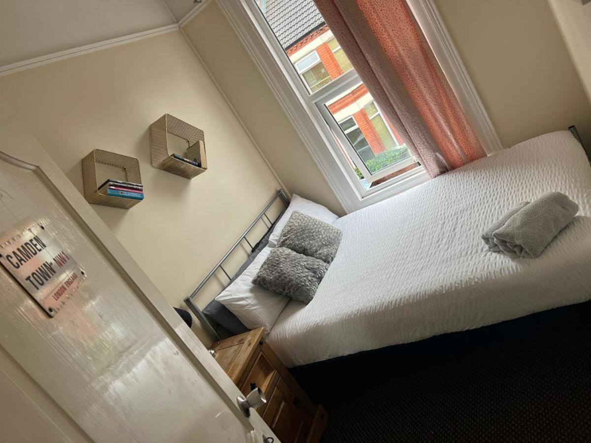 Room In Family Home Near Penny Lane Liverpool Luaran gambar