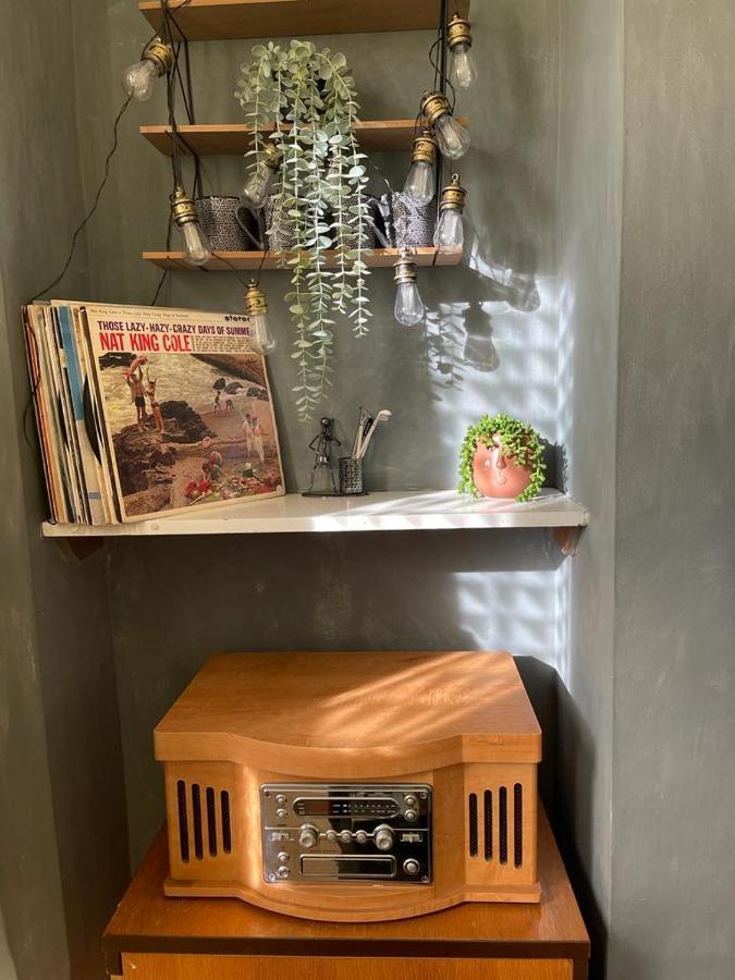 Room In Family Home Near Penny Lane Liverpool Luaran gambar