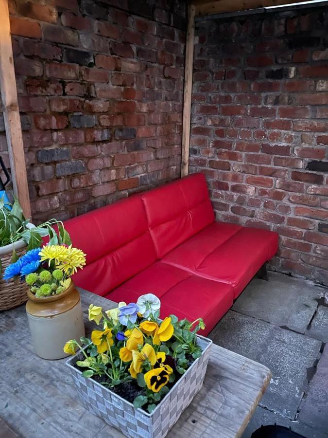 Room In Family Home Near Penny Lane Liverpool Luaran gambar
